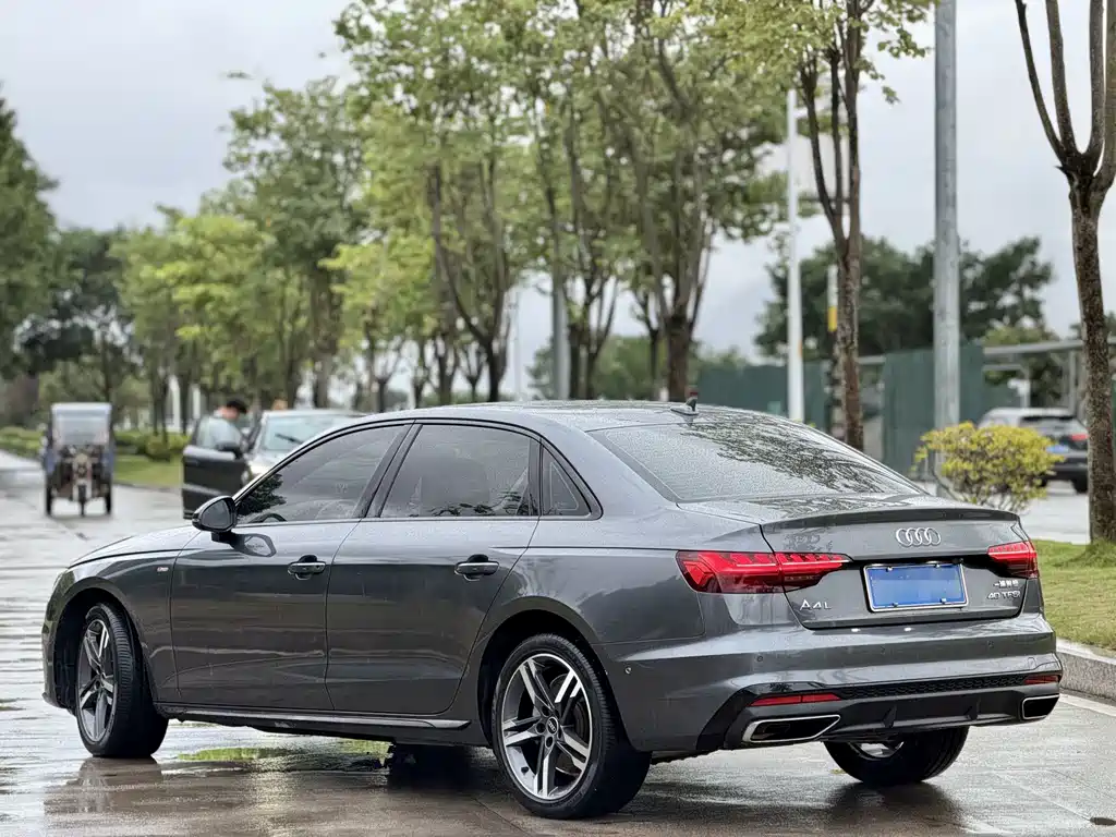 Audi A4L 2022 — фото 10