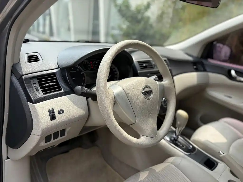 Nissan Tiida 2015 — фото 9