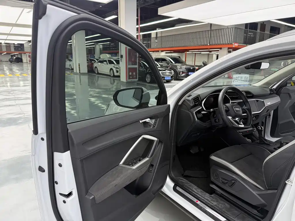 Audi Q3 2023 — фото 10