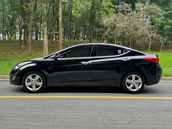 Hyundai Elantra Langdong 2013