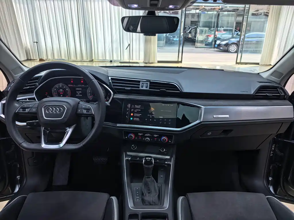 Audi Q3 2023 — фото 11