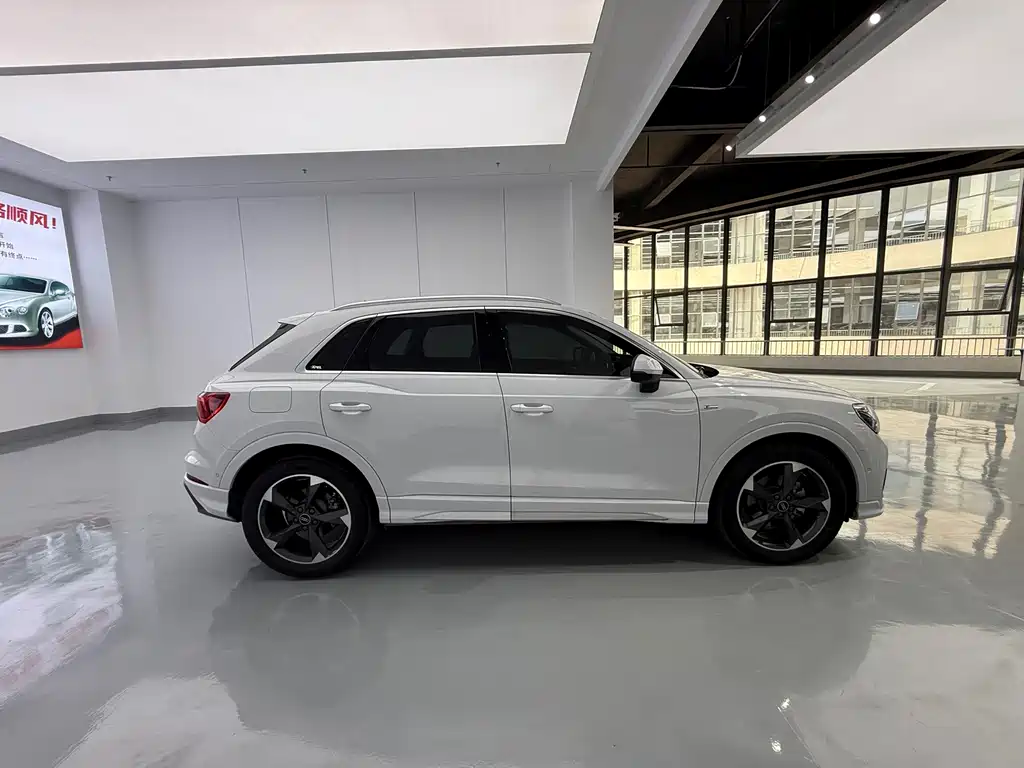 Audi Q3 2023 — фото 12