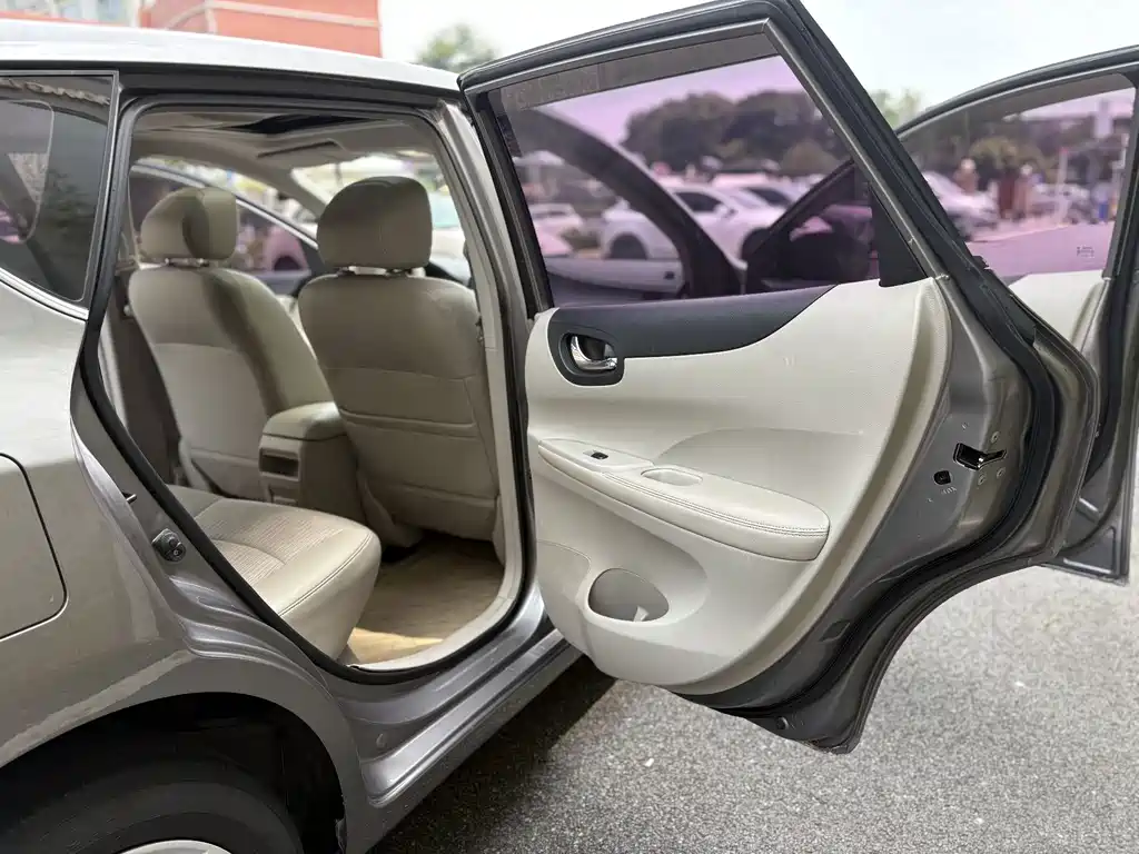 Nissan Tiida 2015 — фото 16