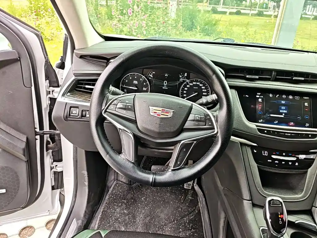 Cadillac XT5 2019 — фото 11