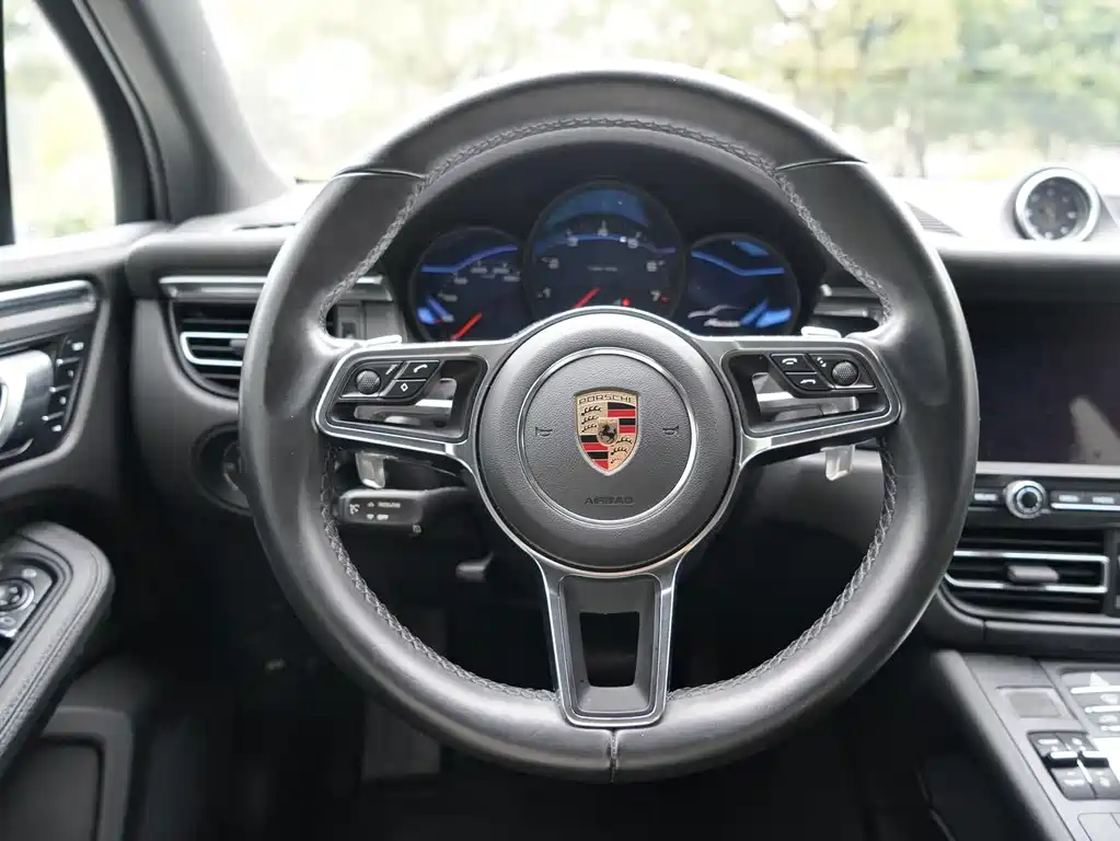 Porsche Macan 2019 — фото 12