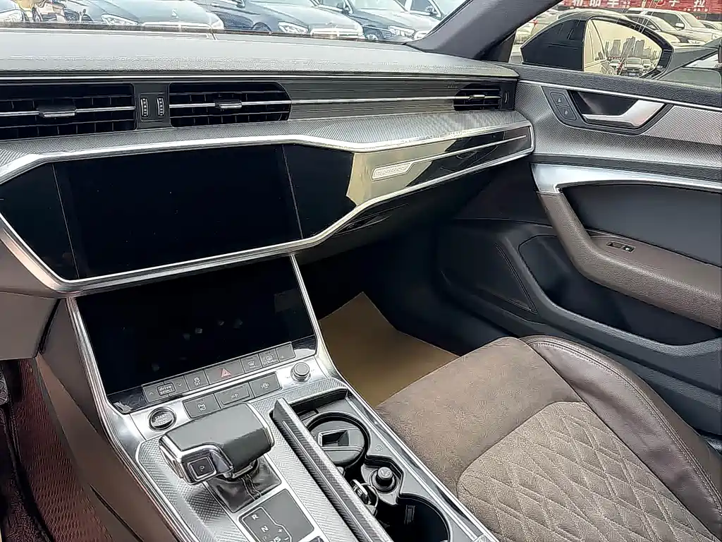 Audi A7L 2023 — фото 10