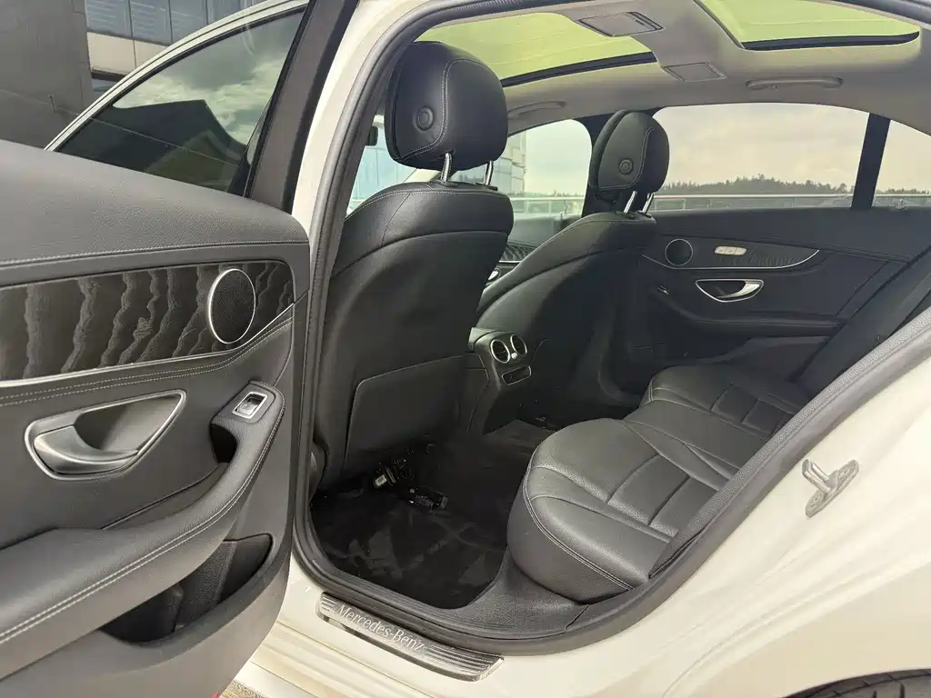 Mercedes-Benz C-Class 2019 — фото 17