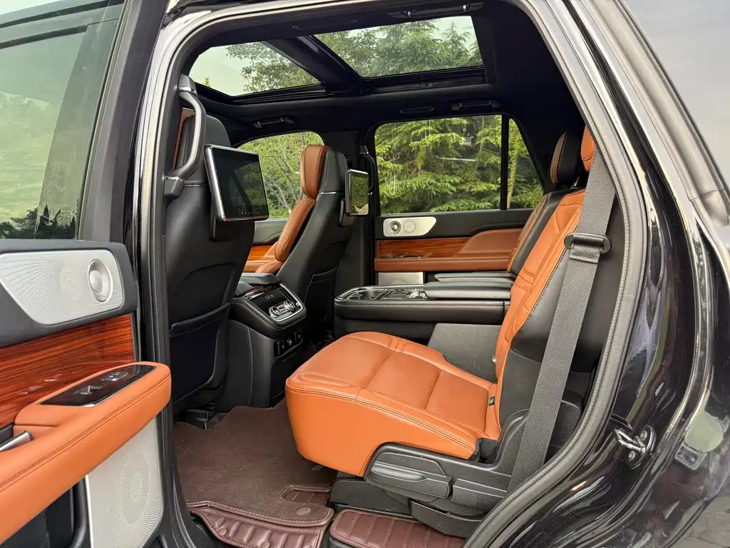 Lincoln Navigator 2019 — фото 15