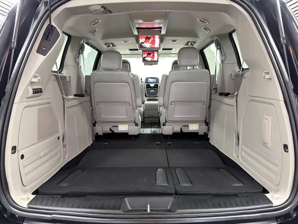 Chrysler Grand Voyager 2013 — фото 5