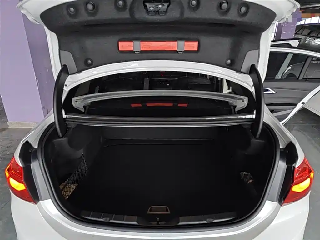 BMW 1 Series 2017 — фото 19