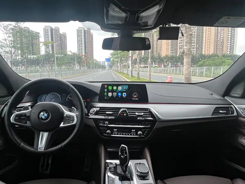 BMW 6 Series GT 2018 — фото 11