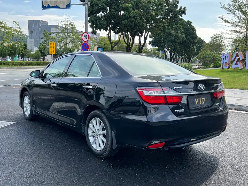 Toyota Camry 2016 — фото 12