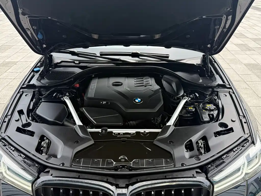 BMW 5 Series 2022 — фото 18