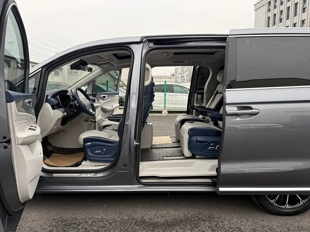 Roewe iMAX8 2021 — фото 11