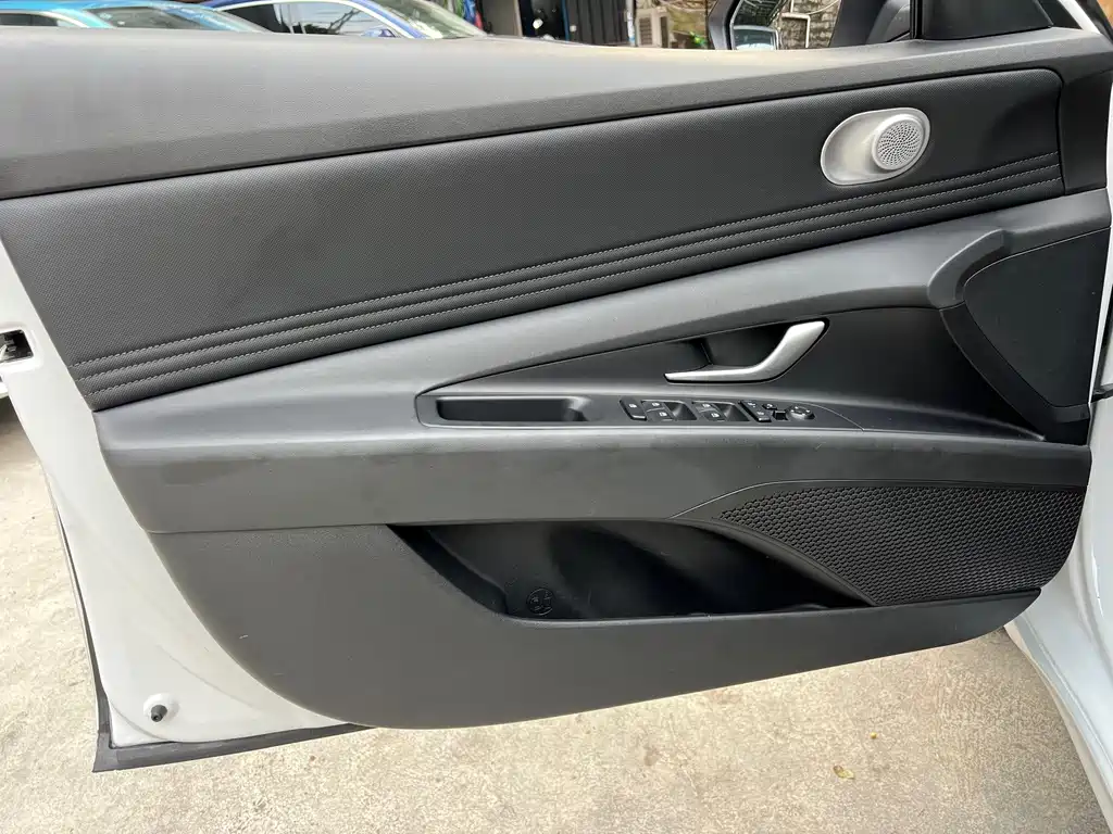 Hyundai Elantra 2024