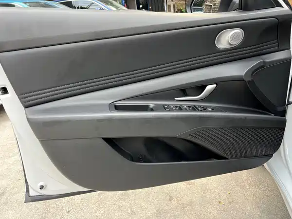 Hyundai Elantra 2024
