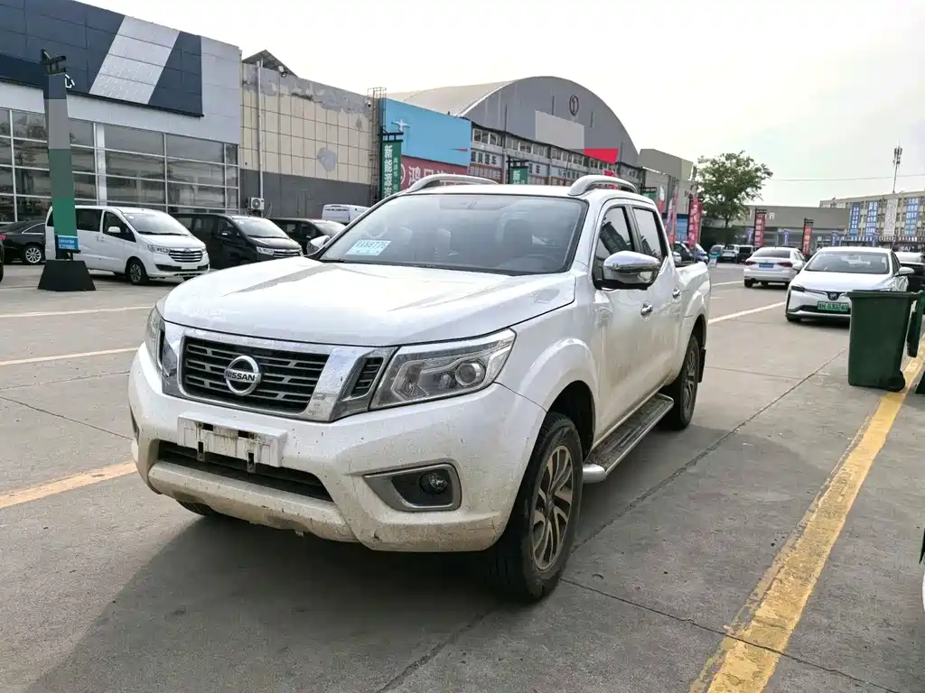 Nissan Navara 2023 — фото 1