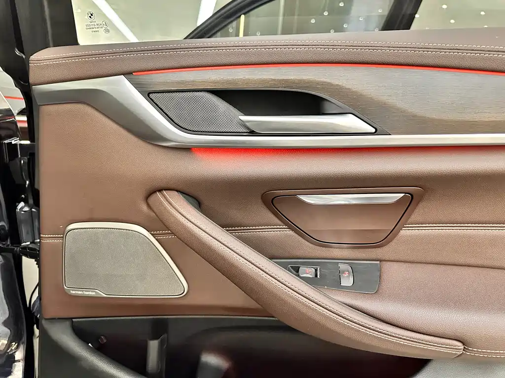 BMW 5 Series 2023 — фото 13
