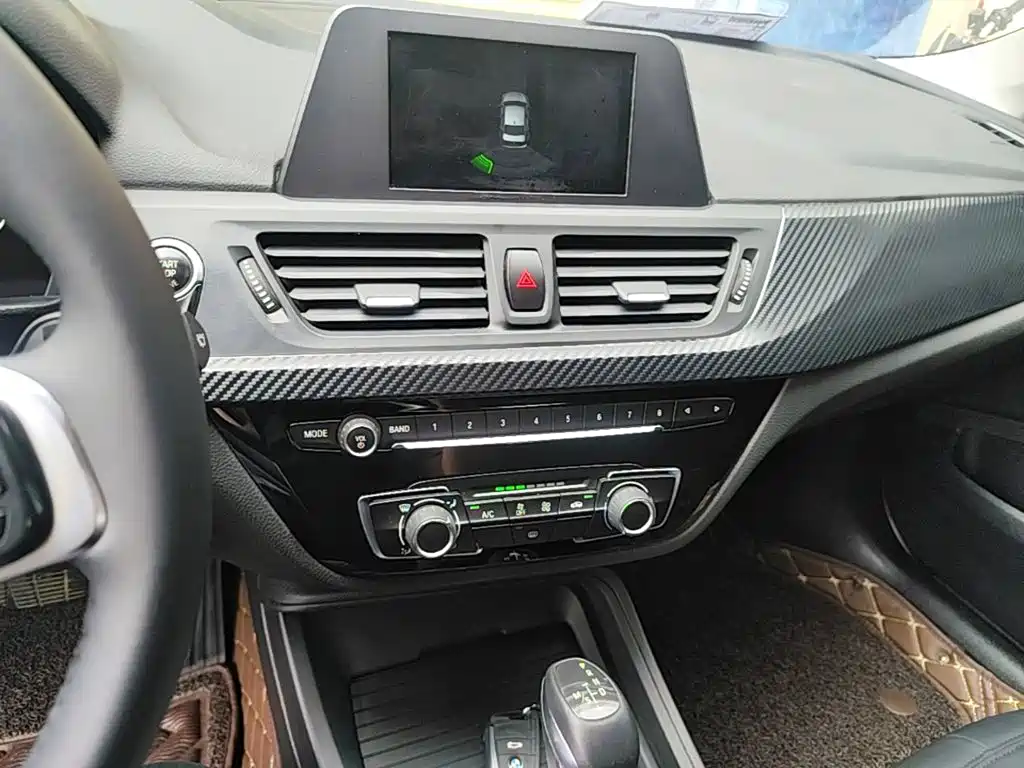 BMW 1 Series 2018 — фото 13