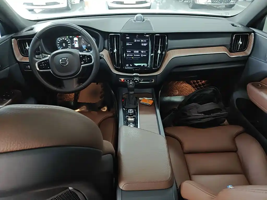 Volvo XC60 2020 — фото 10