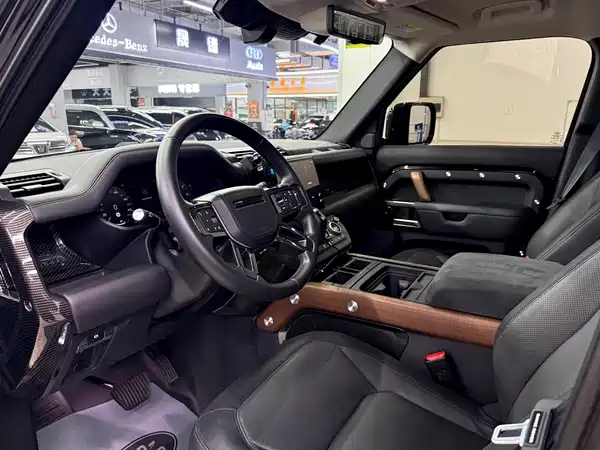 Land Rover Defender 2022