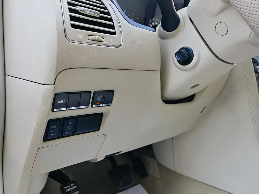 Nissan Patrol 2016 — фото 12