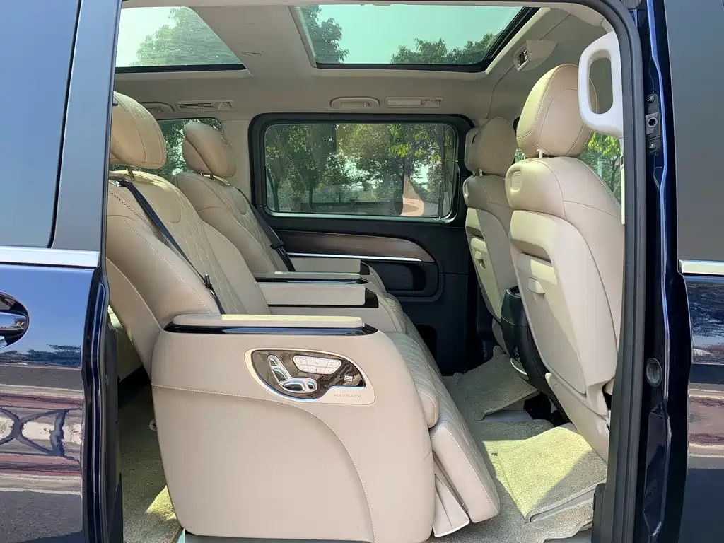 Mercedes-Benz V-Class 2022 — фото 17