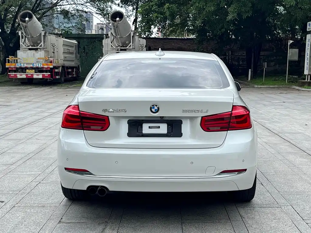 BMW 3 Series 2017 — фото 11