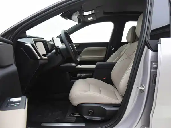 Volvo XC70 Plug-In Hybrid 2025