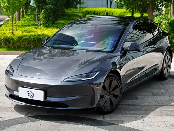 Tesla Model 3 2024