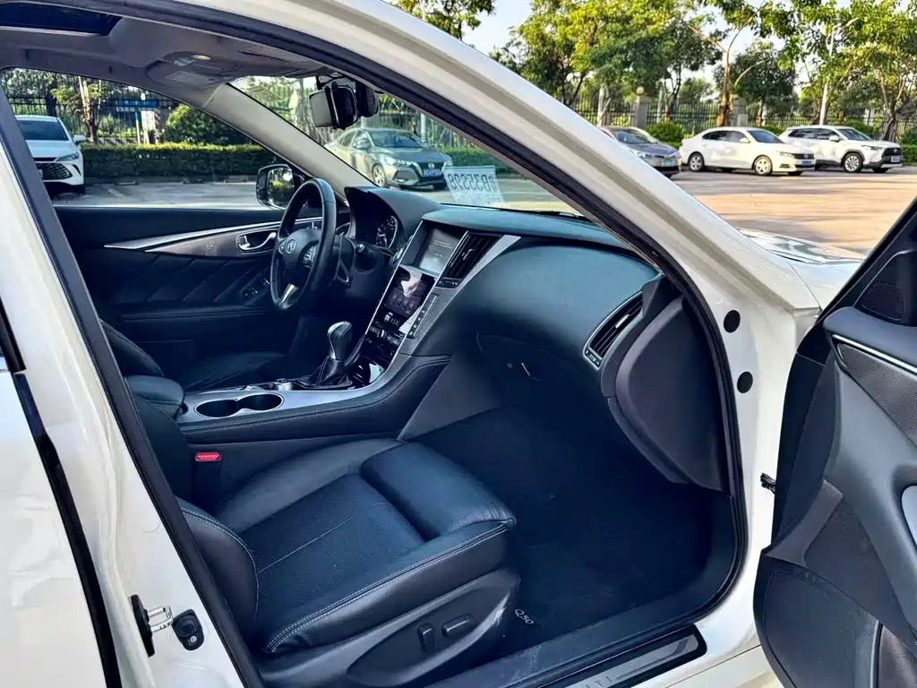 Infiniti Q50L 2015 — фото 13