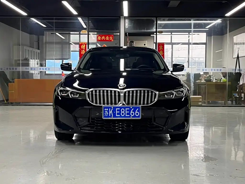 BMW 3 Series 2024 — фото 1
