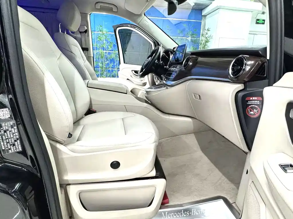 Mercedes-Benz V-Class 2021 — фото 15