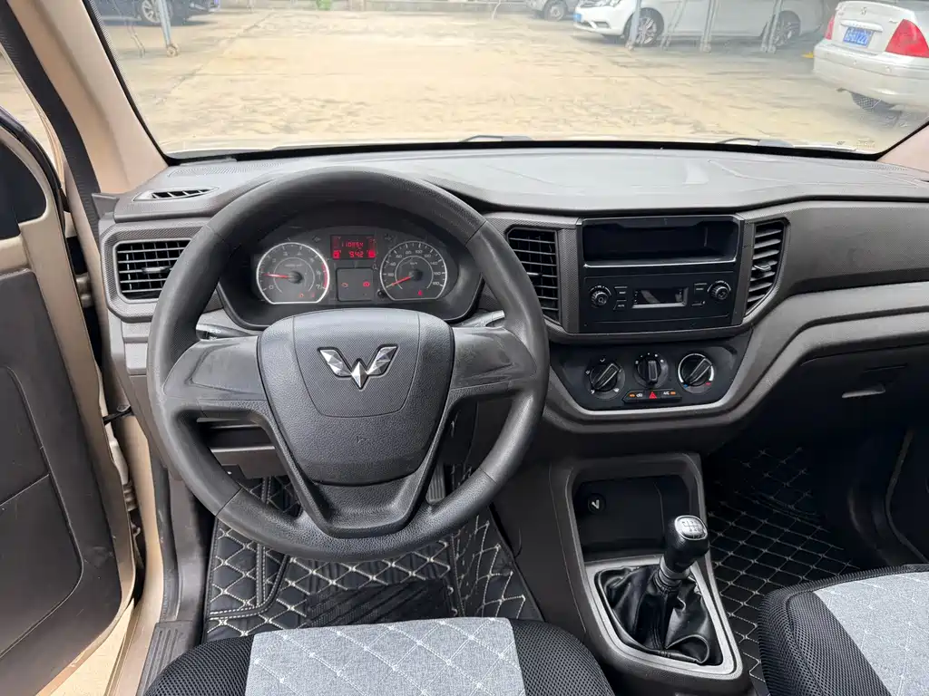 Wuling Hongguang V 2020 — фото 11