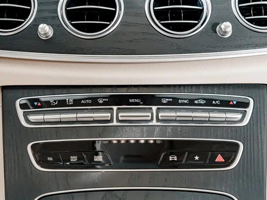 Mercedes-Benz E-Class 2023 — фото 13