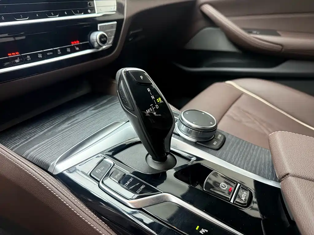 BMW 5 Series 2024 — фото 12