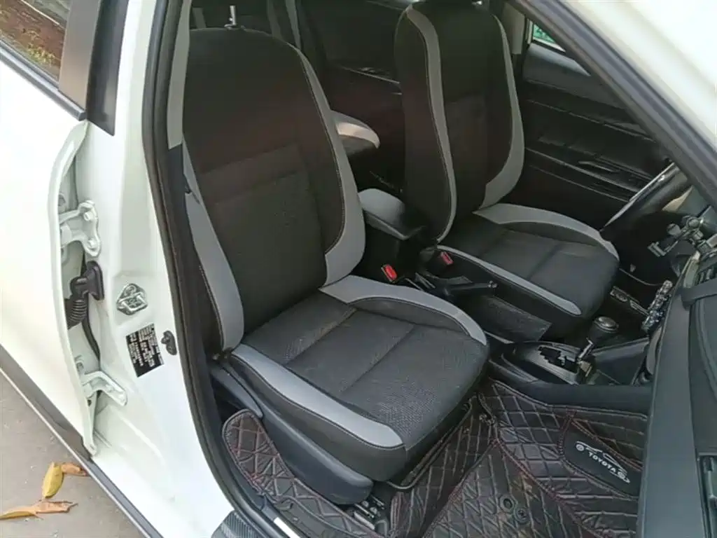 Toyota Yaris L 2021 — фото 25