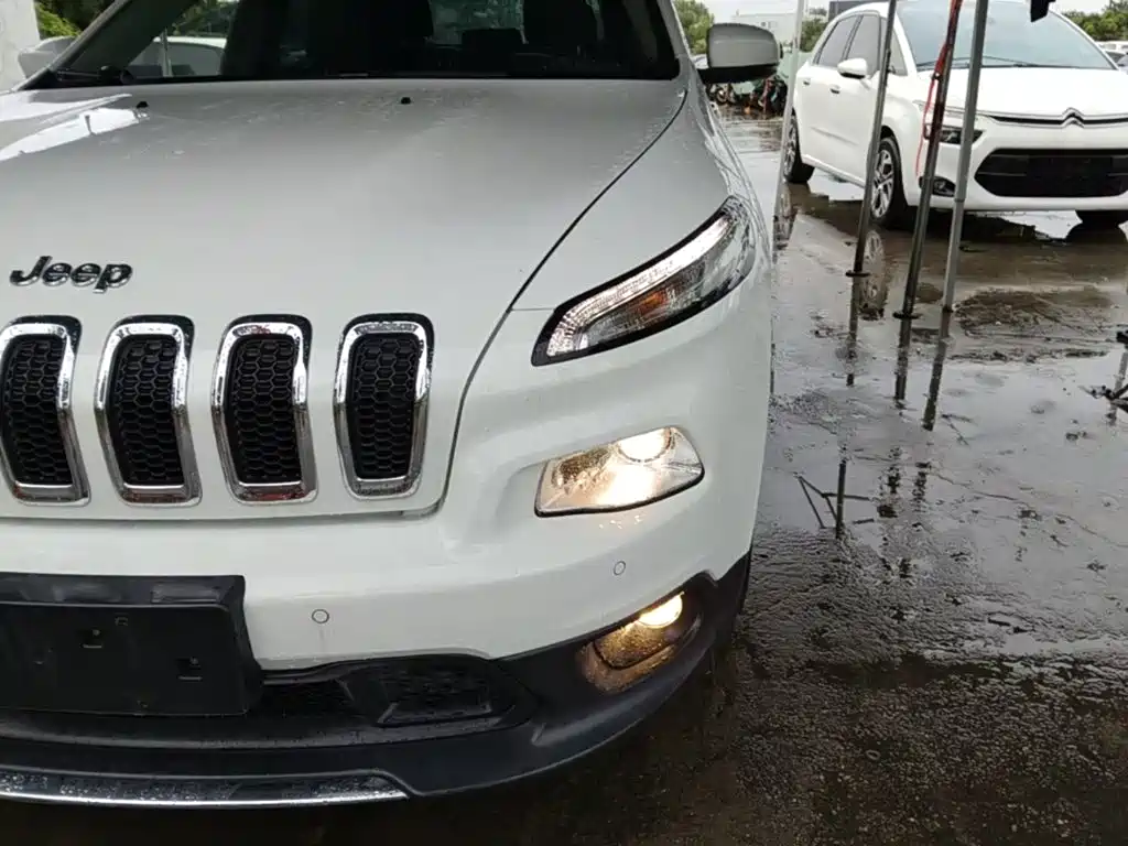 Jeep Cherokee 2016 — фото 24