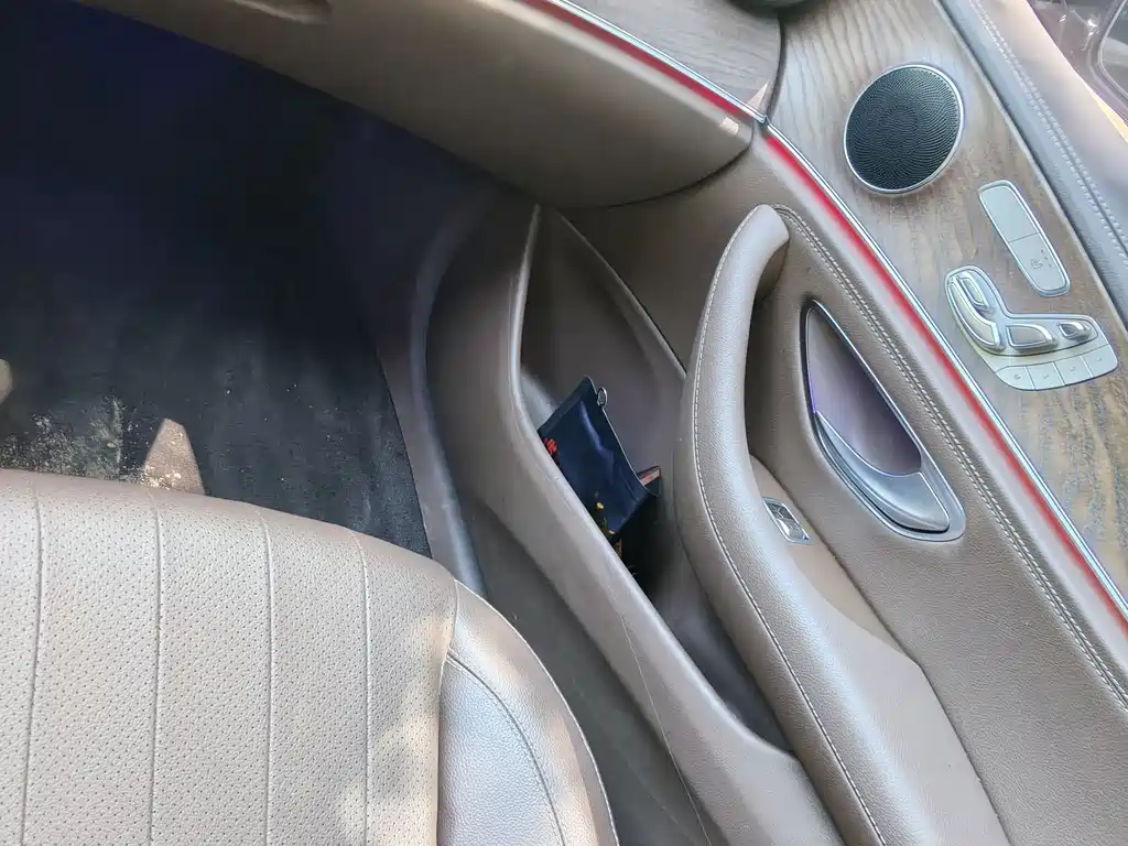 Mercedes-Benz E-Class 2023 — фото 16