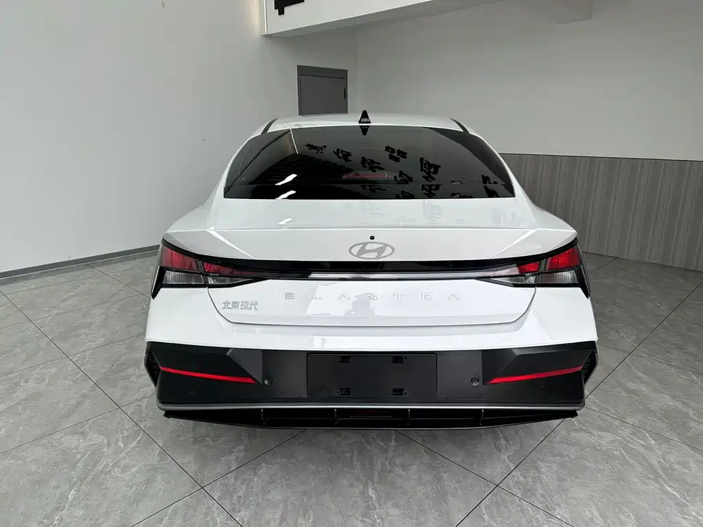 Hyundai Elantra 2024