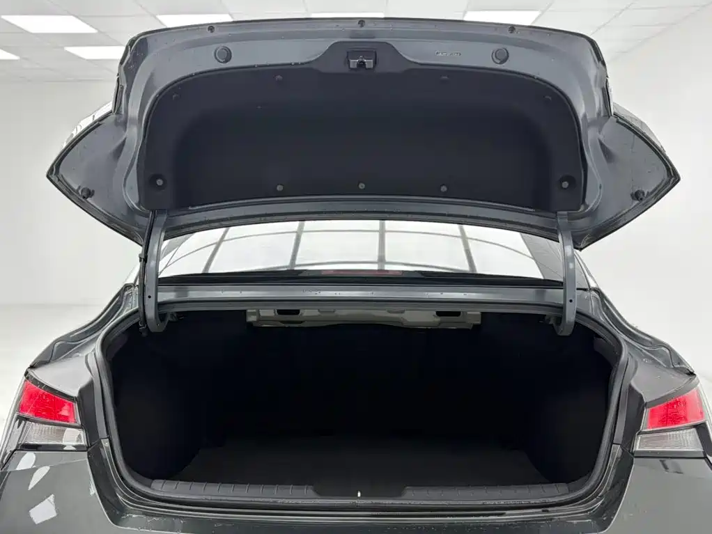 Hyundai Elantra 2023 — фото 13
