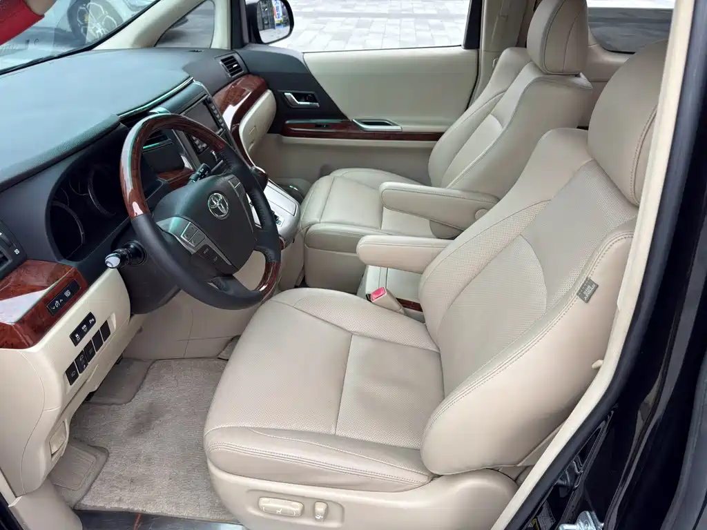Toyota Alphard 2011 — фото 12