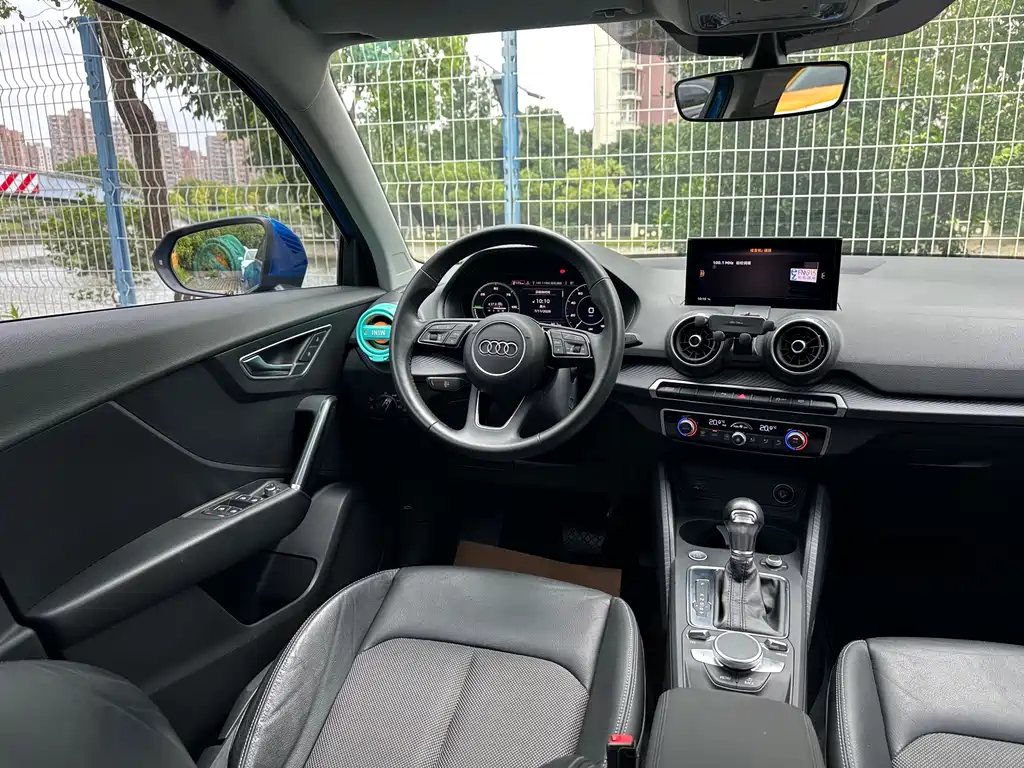 Audi Q2L E-Tron 2020 — фото 15