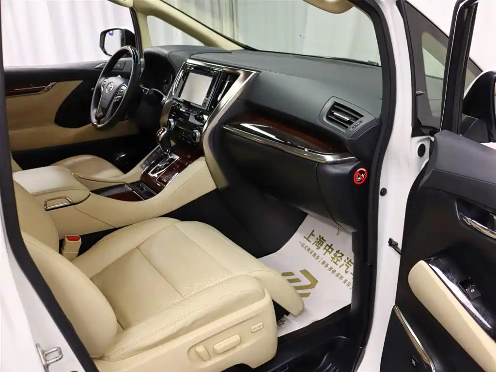 Toyota Alphard 2017 — фото 14
