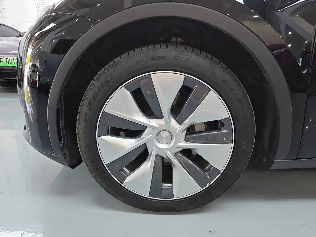 Tesla Model Y 2023 — фото 17