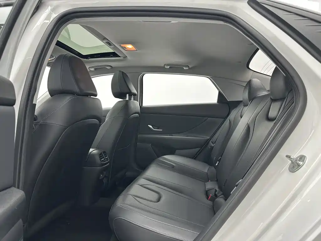 Hyundai Elantra 2023