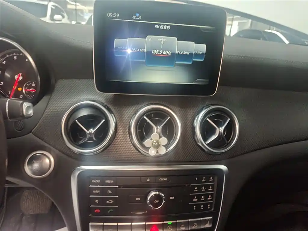 Mercedes-Benz GLA 2017 — фото 13