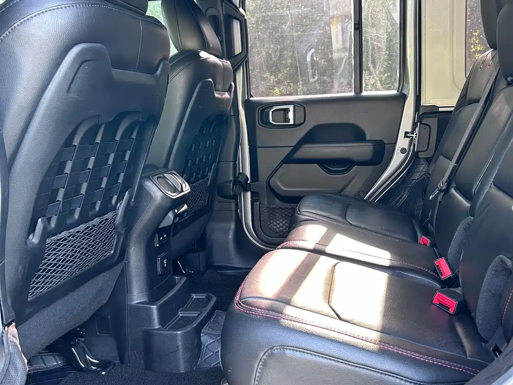 Jeep Wrangler 2021 — фото 12