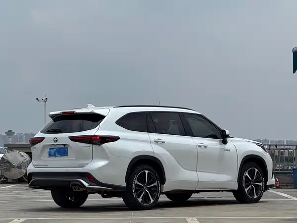 Toyota Crown Kluger 2023