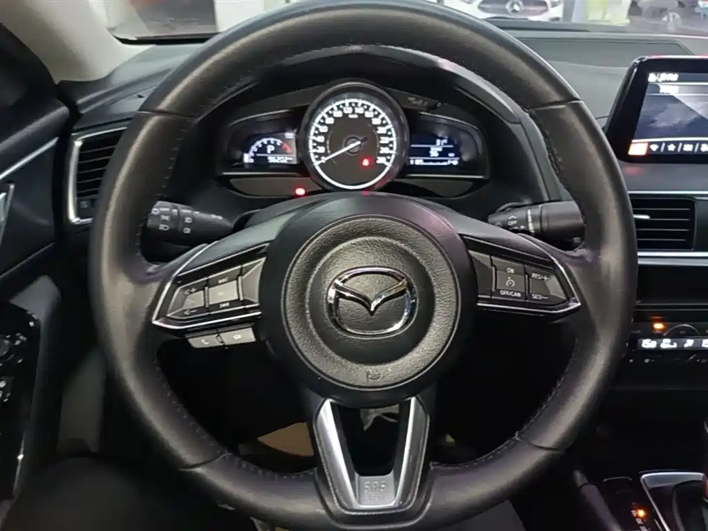 Mazda 3 Axela 2018 — фото 11